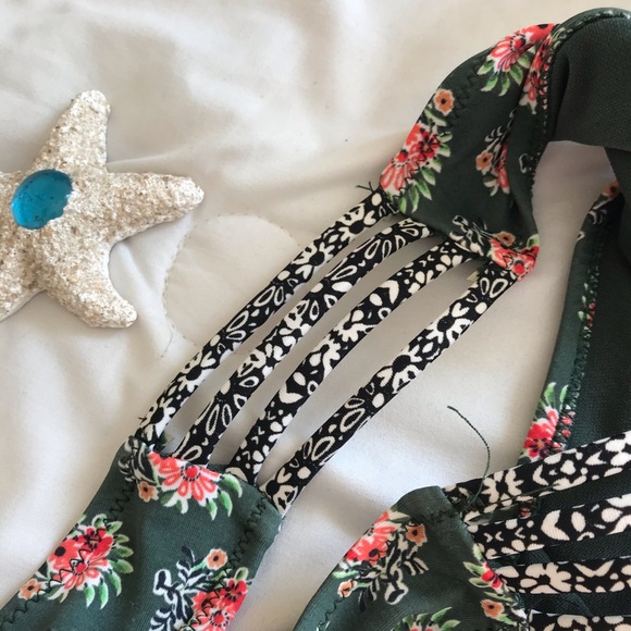 🏷️BUY 4 GET 1 FREE🏷️ Aeropostale Floral Swim Bottoms Cape Juby - Picture 3 of 5